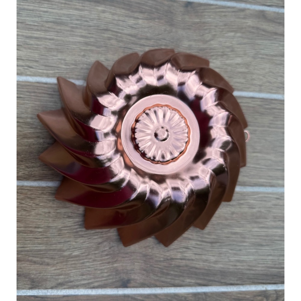 Vintage Copper Tone Aluminum Spiral Starburst Bundt Cake Jello Mold Pan 7.5 Inch